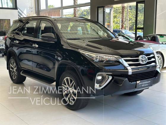 TOYOTA HILUX 2.8 SRX 4X4 CD 16V DIESEL 4P AUTOMÁTICO